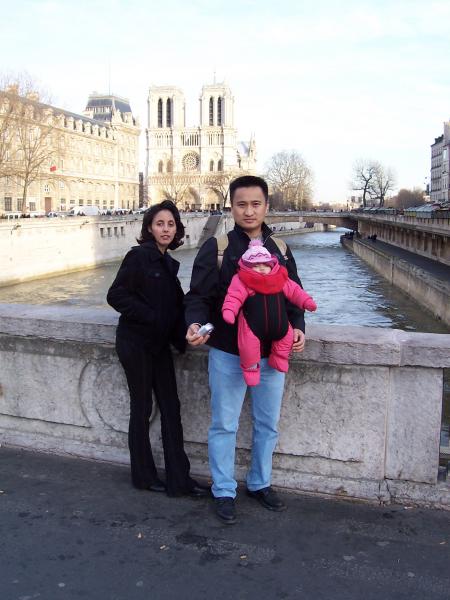 Petite visite sur un pont parisien avec papa et maman...Moi je ZzzzZZzZZzz...