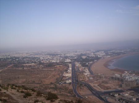 Encore la plage et la grande ville d'Agadir.