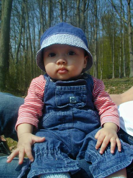 Regardes papa je me suis assise toute seule.