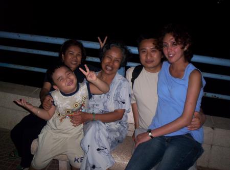 Grande mère Lê, tata Manh, papa, maman, cousin et moi.