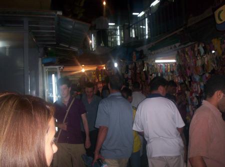 Le Souk de Marrakech la nuit.