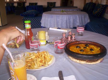 Tajine d'omelette et frites.