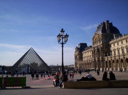 Le Louvre et sa pyramide