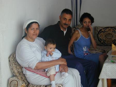 Nous voilà à Agadir avec grande mère Mi et grand père Ali. 