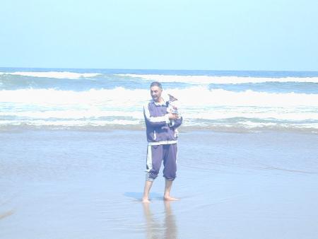 Sur la plage de mirleft avec grand père Ali.