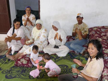 Séance danse et musique à Azemmour avec arrière grande mère, grande mère, tata karima et tata hien.