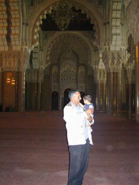 Dans la grande mosquee de Casablanca avec grand père Ali